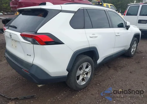 2019 Toyota Rav4 Xle z USA, uszkodzony, nr VIN 2T3W1RFV8KW038251